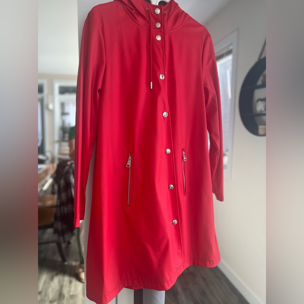 Calvin Klein Stylish Red rain coat. Medium